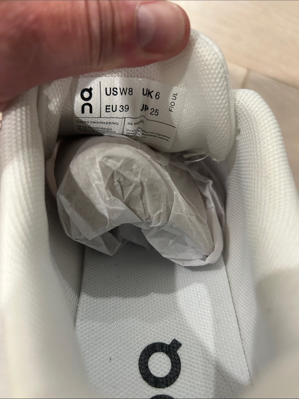 On Cloud 5 All White Women’s Size 8 Running Sneakers - Picture 3 of 4